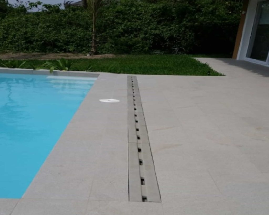 hormigón_poliéster_rejilla_para_piscina_2