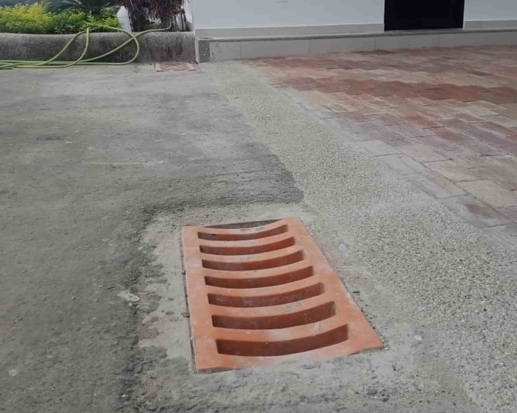 hormigón_poliéster_rejilla_peatonal_2