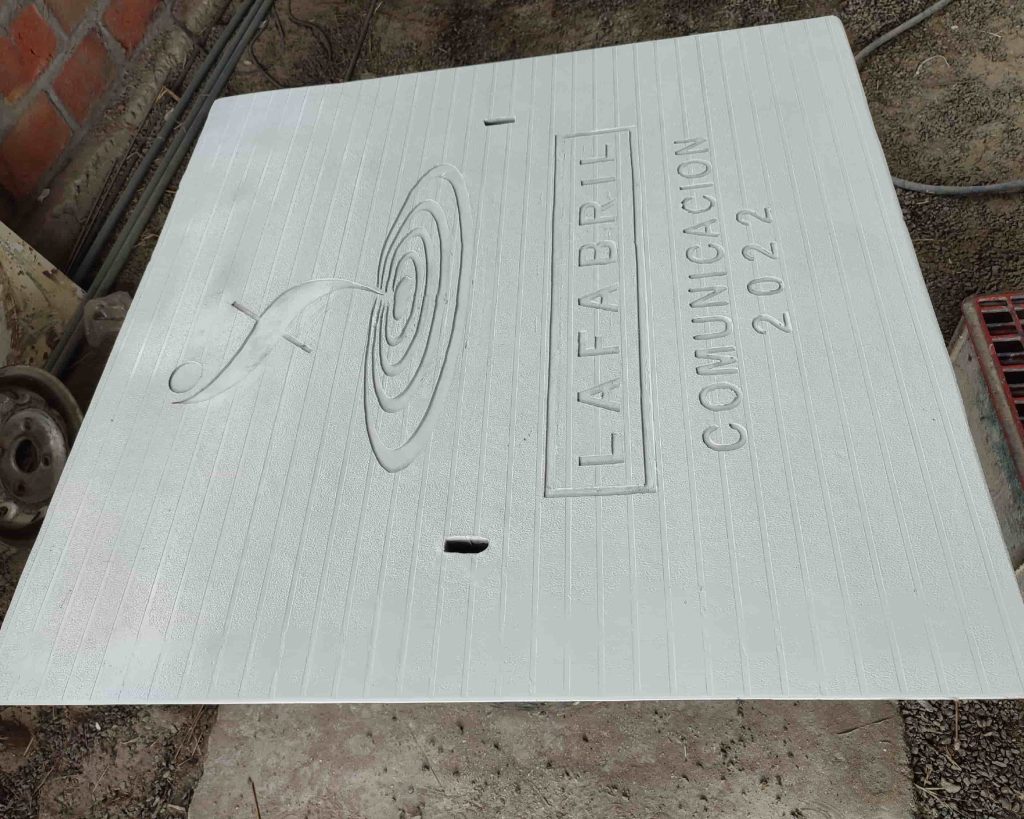 hormigón_poliéster_tapa_peatonal_2